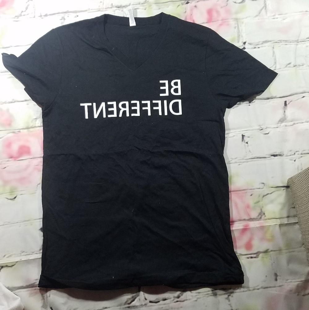 V neck graphic tee